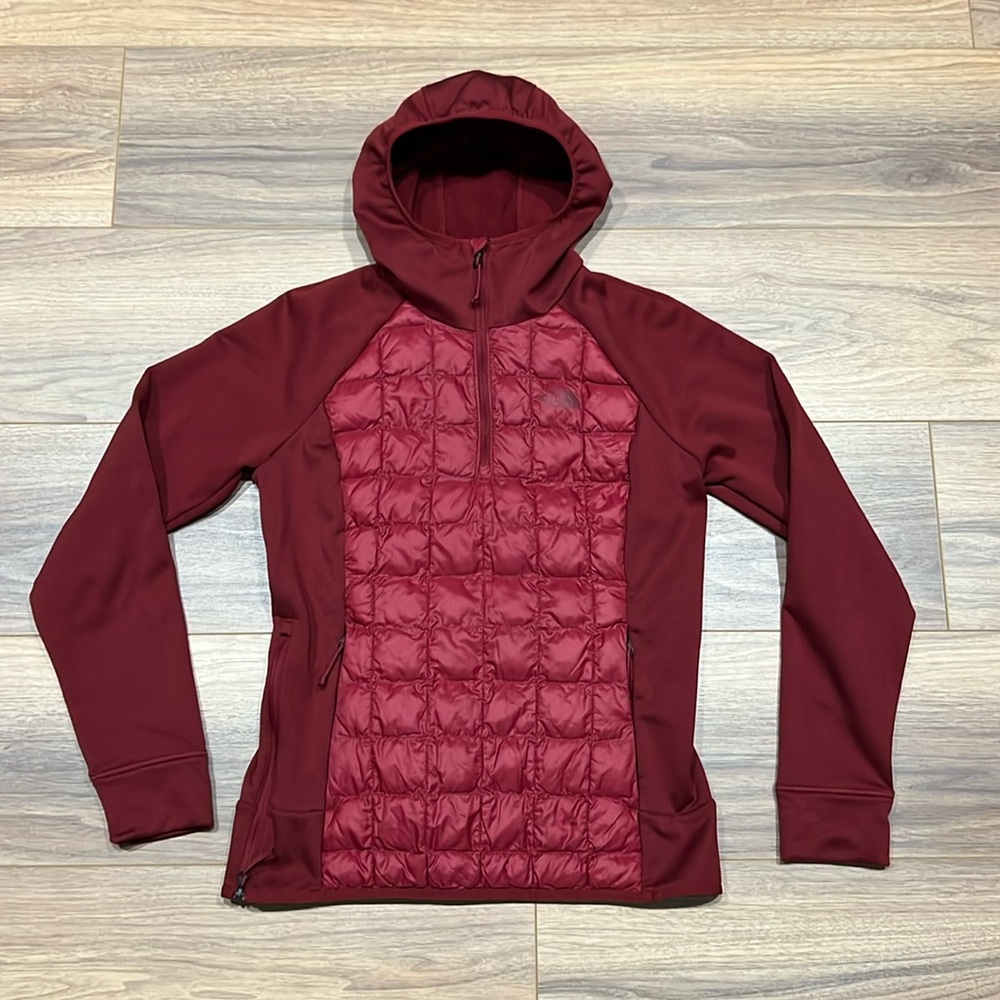 The North Face Thermoball Eco Hybrid Eco Jacket 2.0 in Deep Red Size Medium
